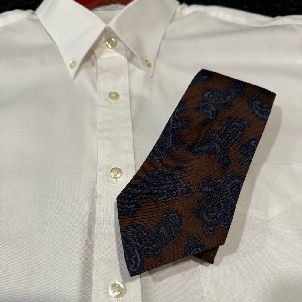 Mario Valentino Paisley Brown and Blue Men's Necktie 100 percent Imported silk.